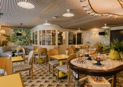 restaurant and lobby space under curved lighting feature in Wilde Porto