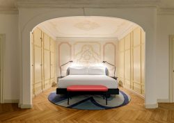 Room Mate Hotels Palazzo dei Fiori. Located between Piazza San Marco and the Ponte dell’Accademia