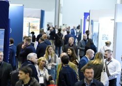 crowd image in exhibition hall at csi europe