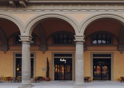 Exterior_Ruby_Bea