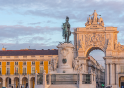 Praça do Comercio, stone archway decorated in carved figures.