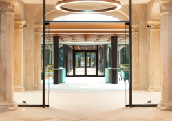 Entrance to the De Montel: Terme di Milano