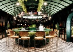 circular central bar under glass domed roof in Kimpton Budapest