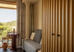 natural colours and surfaces in open design in Mylos Hotel corsica