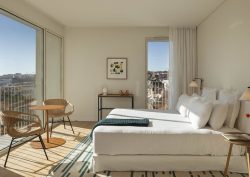 minimalist white and wood interior in guestroom at Hotel Pátio do Tijolo