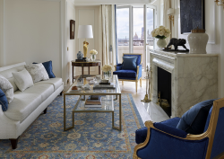 Four Seasons Hotel George V entered a new chapter in its history: the complete renovation of its 243 rooms and suites. Designed by Pierre-Yves Rochon (PYR),