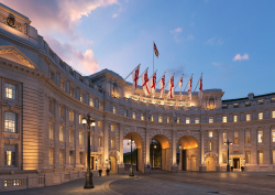 Waldorf-Astoria-London-Admiralty-Arch-Exterior