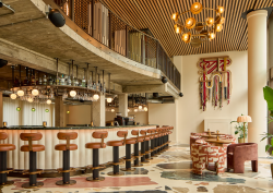 Hotel Indigo London K West in Shepherd’s Bush, bar view
