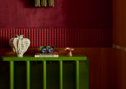 wilde amsterdam vignette on greentable against red wall